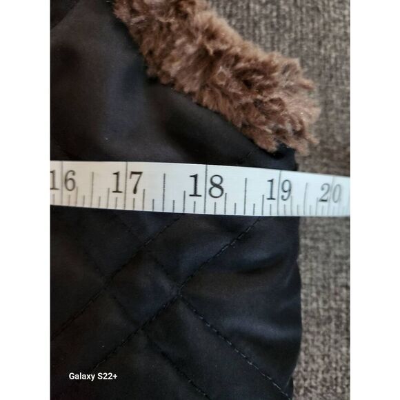 V8  TEEZHER Reversable faux fur black and brown Vest - Picture 2 of 7
